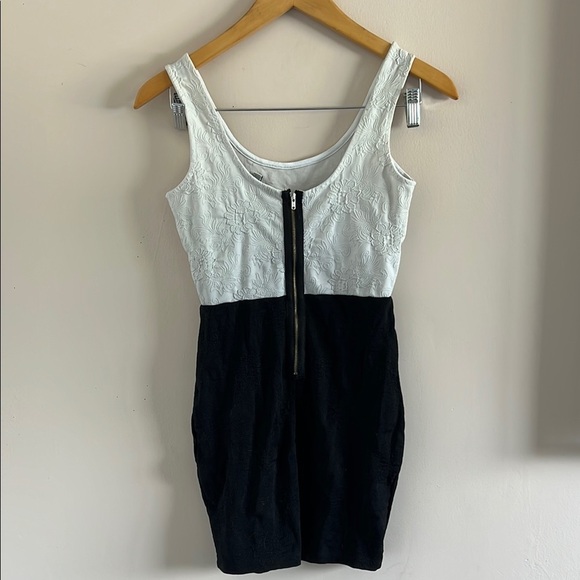 Forever 21 White and Black Sheath Mini Dress - Picture 4 of 6